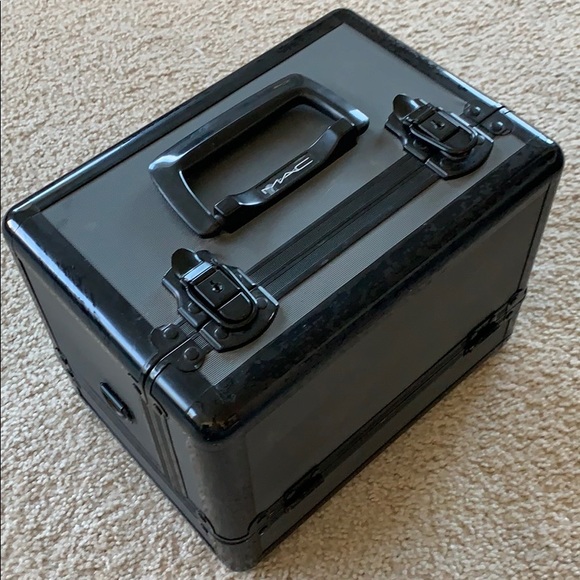 mac cosmetics train case